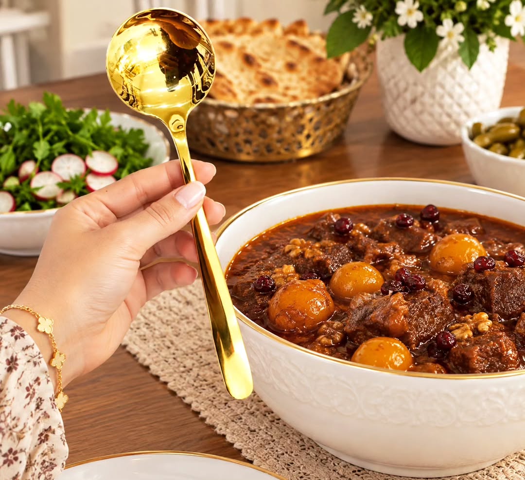 ملاقه یونیک طلایی